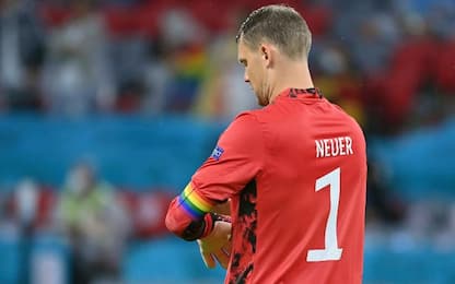 Neuer e la fascia arcobaleno: "Siamo degli esempi"