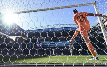 Che errore di Simon, l'autogol è incredibile! FOTO