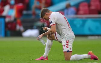 (210627) -- AMSTERDAM, June 27, 2021 (Xinhua) -- Jens Stryger of Denmark cools down during the UEFA Euro 2020 Championship Round of 16 match between Wales and Denmark at Johan Cruijff ArenA in Amsterdam, the Netherlands, June 26, 2021. (Xinhua/Zheng Huansong) - Zheng Huansong -//CHINENOUVELLE_1.0276/2106271221/Credit:CHINE NOUVELLE/SIPA/2106271228