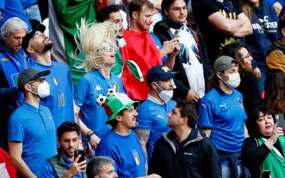 Italia-Spagna, omaggio musicale a Carrà. VIDEO