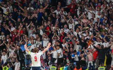 Kane segna il 2-1, il boato di Wembley fa paura!