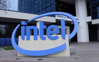 epa08951560 (FILE) - A file photo dated 11 January 2013 showing the Intel Corporate headquarters in Santa Clara, California, USA (reissued 20 January 2021). Intel Corporation is to release their 4th quarter 2020 results on 21 January 2021.  EPA/JOHN G. MABANGLO *** Local Caption *** 51178611