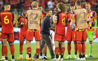 epa10697333 Belgian player Eden Hazard (C) is cheered by teammates during a farewell ceremony for Hazard who scored 33 times for the national team after the UEFA EURO 2024 qualifying match between Belgium and Austria, in Brussels, Belgium, 17 June 2023.  EPA/OLIVIER MATTHYS