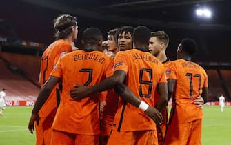 epa08647734 Dutch players celebrate after winning the UEFA Nations League A group 1 qualifying match between the Netherlands and Poland at the Johan Cruyff Arena in Amsterdam, The Netherlands, 04 September 2020.  EPA/KOEN VAN WEEL