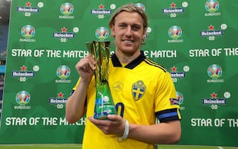 SAINT PETERSBURG, RUSSIA - JUNE 23: Emil Forsberg of Sweden poses for a photograph with the Heineken "Star of the Match" award after the UEFA Euro 2020 Championship Group E match between Sweden and Poland at Saint Petersburg Stadium on June 23, 2021 in Saint Petersburg, Russia. (Photo by Gonzalo Arroyo - UEFA/UEFA via Getty Images)