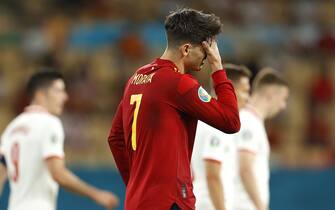 epa09287092 Alvaro Morata of Spain reacts during the UEFA EURO 2020 group E preliminary round soccer match between Spain and Poland in Seville, Spain, 19 June 2021.  EPA/Marcel Del Pozo / POOL (RESTRICTIONS: For editorial news reporting purposes only. Images must appear as still images and must not emulate match action video footage. Photographs published in online publications shall have an interval of at least 20 seconds between the posting.)