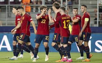 epa10721623 Spain's players celebrate the 2-1 lead during the UEFA Under-21 Championship quarter final match between Spain and Switzerland in Bucharest, Romania, 01 July 2023.  EPA/GEORGIOS KEFALAS