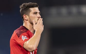 epa08820712 Switzerland's Remo Freuler celebrates after scoring the 1-0 lead during the UEFA Nations League soccer match between Switzerland and Spain at St. Jakob-Park stadium in Basel, Switzerland, 14 November 2020.  EPA/ALESSANDRO DELLA VALLE