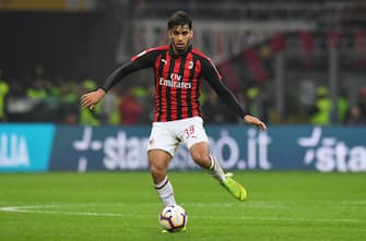 MILAN, ITALY - MARCH 17:  Lucas PaquetÃ  of AC Milan in action during the Serie A match between AC Milan and FC Internazionale at Stadio Giuseppe Meazza on March 17, 2019 in Milan, Italy.  (Photo by Alessandro Sabattini/Getty Images)