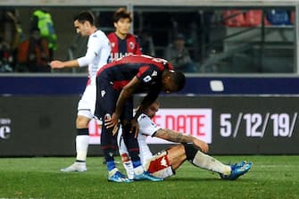 BOLOGNA, ITALY - FEBRUARY 15: Stefano Denswil of Bologna FC reacts after being sent out during the Serie A match between Bologna FC and  Genoa CFC at Stadio Renato Dall'Ara on February 15, 2020 in Bologna, Italy. (Photo by Mario Carlini/Getty Images)