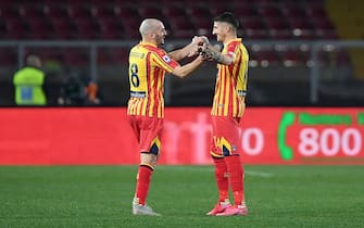 LECCE, ITALY - FEBRUARY 02: Riccardo Saponara and Alessandro Deiola of US Lecce celebrate the 1-0 goal scored by Alessandro Deiola during the Serie A match between US Lecce and  Torino FC at Stadio Via del Mare on February 02, 2020 in Lecce, Italy. (Photo by Francesco Pecoraro/Getty Images)