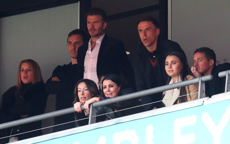 Gary Neville, David Beckham e Phil Neville in una recente foto Gary Neville, David Beckham, Phil Neville
