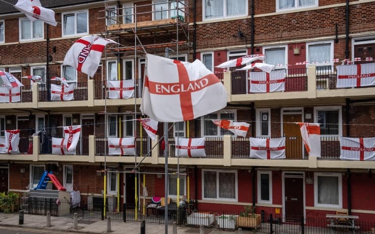 Bandiere dell'Inghilterra per incoraggiare la nazionale femminile