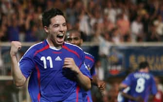 Auxerre, FRANCE: France's midfielder Samir Nasri (C) celebrates after scoring a goal during the Euro 2008 qualifying match France vs Georgia, 06 June 2007 at the Abbe Deschamps Stadium in Auxerre eastern France. AFP PHOTO FRED DUFOUR (Photo credit should read FRED DUFOUR/AFP via Getty Images)