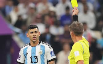 epa10364251 Referee Daniele Orsato shows a yellow card to Cristian Romero of Argentina during the FIFA World Cup 2022 semi final between Argentina and Croatia at Lusail Stadium in Lusail, Qatar, 13 December 2022.  EPA/Friedemann Vogel