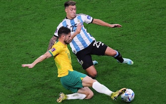 epa10346912 Mathew Leckie of Australia in action against Lisandro Martinez of Argentina during the FIFA World Cup 2022 round of 16 soccer match between Argentina and Australia at Ahmad bin Ali Stadium in Doha, Qatar, 03 December 2022.  EPA/Abir Sultan