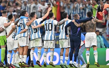epa10364502 Lionel Messi (C) of Argentina celebrates with teammates after winning the FIFA World Cup 2022 semi final between Argentina and Croatia at Lusail Stadium in Lusail, Qatar, 13 December 2022.  EPA/Noushad Thekkayil