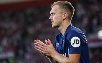 epa10901832 West Ham's James Ward-Prowse ahead of the UEFA Europa League group A match between Freiburg and West Ham in Freiburg, Germany, 05 October 2023.  EPA/ANNA SZILAGYI