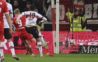 Wahidullah FAGHIR (VFB Stuttgart) shoots the goal to 1-1, action, goal shot, football 1st Bundesliga season 2021/2022, 9th matchday, matchday09. VFB Stuttgart-Union Berlin 1-1, on October 24th, 2021, Mercedes Benz Arena Stuttgart