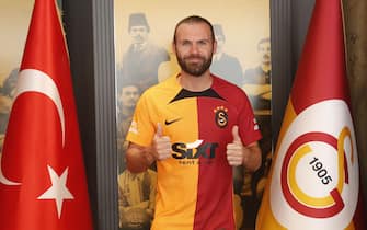 epa10170379 A handout photo made available by Galatasaray's Press Office shows Galatasaray's new player Juan Mata posing during a signing ceremony in Istanbul, Turkey 08 September 2022. Juan Mata finalised free transfer move to Galatasaray after leaving Manchester United.  EPA/GALATASARAY PRESS OFFICE / HO  HANDOUT EDITORIAL USE ONLY/NO SALES/NO ARCHIVES