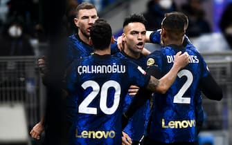 MILAN, ITALY - January 12, 2022: Lautaro Martinez of FC Internazionale celebrates with his teammates after scoring a goal from a penalty kick during the Supercoppa Frecciarossa football match between FC Internazionale and Juventus FC. (Photo by Nicolò Campo/Sipa USA)