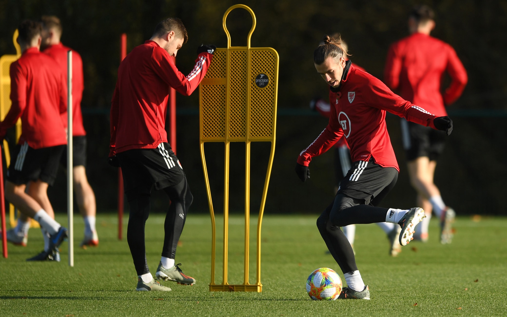 1186961863 CARDIFF, WALES - NOVEMBER 11: Gareth Bale of Wales(R) controls the ball during a Wales Training Session at the Vale Resort on November 11, 2019 in Cardiff, Wales. (Photo by Harry Trump/Getty Images)