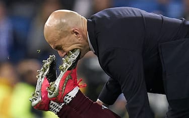 Aidoo cade e travolge Zidane: scontro virale. FOTO