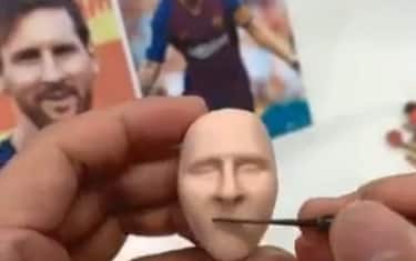 Messi, dall'argilla al suo viso in 58''. VIDEO