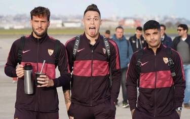 Giocatori del Siviglia rompono l'isolamento. FOTO
