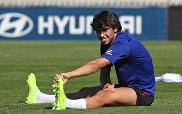 Si ferma Joao Felix: distorsione al ginocchio
