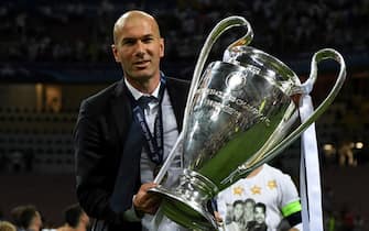 MILAN, ITALY - MAY 28:  Real Madrid head coach Zinedine Zidane shows the trophy after winning the UEFA Champions League Final match between Real Madrid and Club Atletico de Madrid at Stadio Giuseppe Meazza on May 28, 2016 in Milan, Italy.  (Photo by Matthias Hangst/Getty Images)