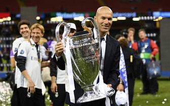 CARDIFF, WALES - JUNE 03:  Zinedine Zidane, Manager of Real Madrid poses with the trophy after the UEFA Champions League Final between Juventus and Real Madrid at National Stadium of Wales on June 3, 2017 in Cardiff, Wales.  (Photo by David Ramos/Getty Images)