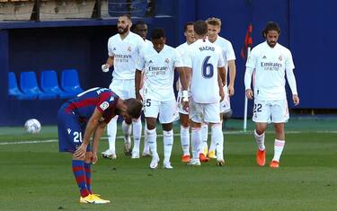 Il Real vince ed è primo in Liga, pari del Barça