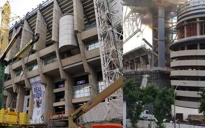 Incendio al Bernabeu, a fuoco un cantiere. VIDEO