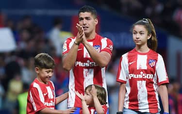 (220516) -- MADRID, May 16, 2022 (Xinhua) -- Atletico de Madrid's Luis Suarez greets to supporters after a Spanish La Liga football match between Atletico de Madrid and Sevilla FC in Madrid, Spain, on May 15, 2022. (Photo by Gustavo Valiente/Xinhua) - Meng Dingbo -//CHINENOUVELLE_CHINE015454/2205160843/Credit:CHINE NOUVELLE/SIPA/2205160931