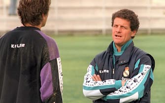 Coach of the soccer team Real Madrid, Fabio Capello (R) of Italy, talks to goalkeeper Bodo Illgner of Germany during a training session at Sport City in the Spanish capital 25 April. 