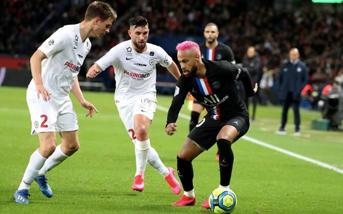 Neymar, nuovo look che porta bene al PSG: ha i capelli rosa. FOTO | Sky