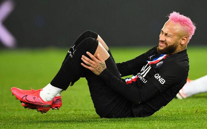 Neymar, nuovo look che porta bene al PSG: ha i capelli rosa. FOTO | Sky