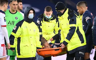Paris Saint-Germain's Brazilian forward Neymar (C) is evacuated on a stretcher during the French L1 football match between Paris Saint-Germain (PSG) and Lyon (OL), on December 13, 2020 at the Parc des Princes stadium in Paris. (Photo by FRANCK FIFE / AFP) (Photo by FRANCK FIFE/AFP via Getty Images)