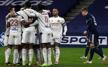 Il Lione vola in vetta: Bordeaux ko al 92'