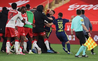 Players fight a the end of the L1 football match between Monaco (ASM) and Lyon (OL) at The Louis II Stadium, in Monaco on May 2, 2021. (Photo by Valery HACHE / AFP) (Photo by VALERY HACHE/AFP via Getty Images)