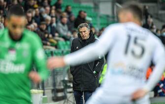 1236055100 Saint-Etienne's French head coach Claude Puel (C) looks at the players during the French L1 football match between AS Saint-Etienne and SCO Angers at the Geoffroy Guichard stadium in Saint-Etienne, central France, on October 22, 2021. - Incidents broke out during the pre-match protocol Saint-Etienne/Angers of the 11th day of Ligue 1, caused by the ultras groups of the club stéphanois, and the kickoff of the game scheduled for 21:00 has been delayed. (Photo by PHILIPPE DESMAZES / AFP) (Photo by PHILIPPE DESMAZES/AFP via Getty Images)