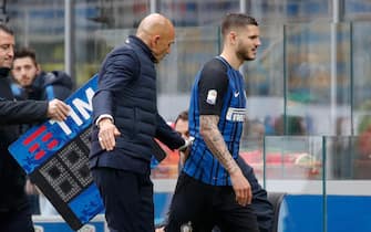 Inter's Mauro Icardi leaves the field and receives congratulations by his coach Luciano Spalletti during the Italian Serie A soccer match between FC Inter vs Hellas Verona FC at Giuseppe Meazza stadium in Milan, Italy, 31 March 2018.
ANSA/ROBERTO BREGANI