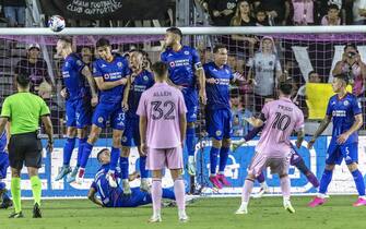 epa10761294 Inter Miami CF player Argentine Lionel Messi (2-R) scores a goal during the Soccer Leagues Cup match between Cruz Azul and Inter Miami CF outside DRV PNK Stadium in Fort Lauderdale, Florida, USA, 21 July 2023.  EPA/CRISTOBAL HERRERA-ULASHKEVICH