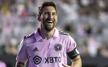 epa10768631 Inter Miami forward Lionel Messi celebrates  a goal during the Soccer Leagues Cup match between Atlanta United FC and Inter Miami CF, in Fort Lauderdale, Florida, USA, 25 July 2023.  EPA/CRISTOBAL HERRERA-ULASHKEVICH