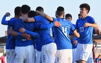 BRUGNERA, ITALY - FEBRUARY 12:  Francesco Lamanna of Italy U17 celebrates after scoring his team third goal with team mates during the International Friendly match between Italy U17 and Serbia U17 on February 12, 2019 in Tamai di Brugnera, Italy.  (Photo by Alessandro Sabattini/Getty Images)