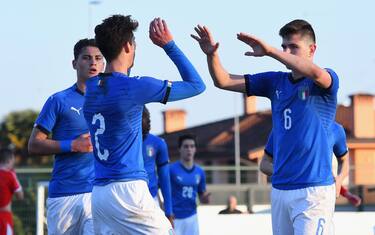 BRUGNERA, ITALY - FEBRUARY 12:  Francesco Lamanna of Italy U17 celebrates after scoring his team third goal with team mates during the International Friendly match between Italy U17 and Serbia U17 on February 12, 2019 in Tamai di Brugnera, Italy.  (Photo by Alessandro Sabattini/Getty Images)