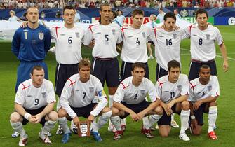71351891 Gelsenkirchen, GERMANY: (1st row fromL) English forward Wayne Rooney, midfielder David Beckham, defender Gary Neville, midfielder Joe Cole, defender Ashley Cole, (2nd row fromL) goalkeeper Paul Robinson, defender John Terry, defender Rio Ferdinand, midfielder Steven Gerrard, midfielder Owen Hargreaves and midfielder Frank Lampard poses for a team picture prior to the World Cup 2006 quarter final football game England vs. Portugal, 01 July 2006 at Gelsenkirchen stadium. AFP PHOTO / ADRIAN DENNIS (Photo credit should read ADRIAN DENNIS/AFP via Getty Images)
