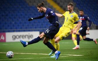 Rabiot tenta una conclusione nel secondo tempo della partita contro il Kazakistan