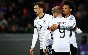 08 September 2021, Iceland, Reykjavik: Football: World Cup qualifying, Iceland - Germany, Group stage, Group J, Matchday 6 at LaugardalsvÃ¶llur stadium. Germany's Leroy Sane (r) accepts congratulations from Leon Goretzka (l) and Timo Werner after scoring the 0:3 goal. Photo: Christian Charisius/dpa